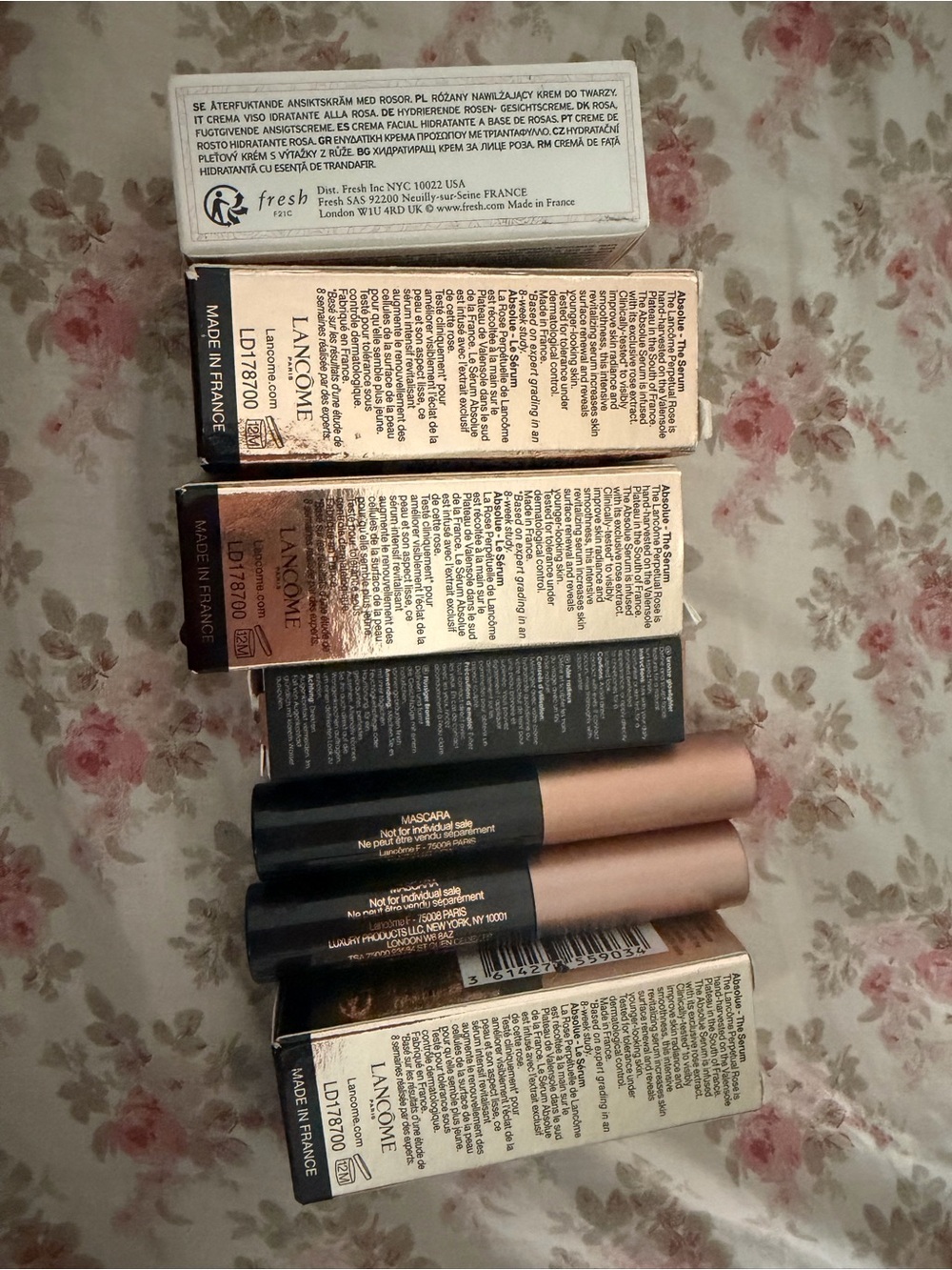 Makeup bundle - Picture 2 of 2